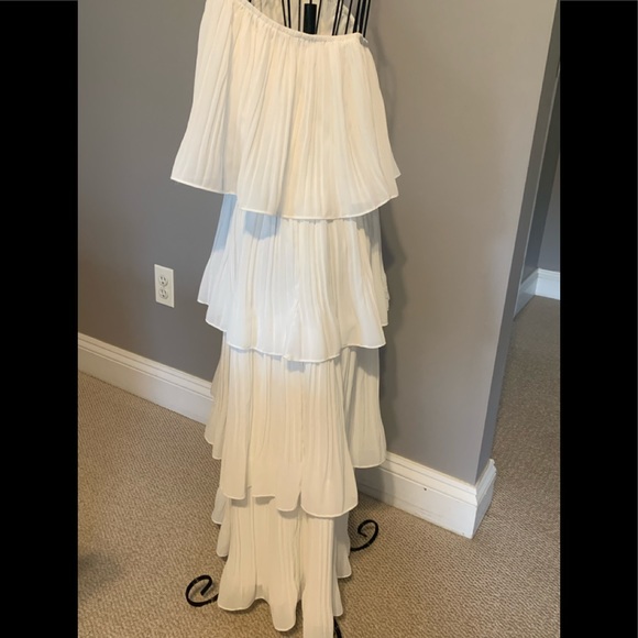 Lulu’s Gala ready white off shoulder midi dress - Picture 6 of 6
